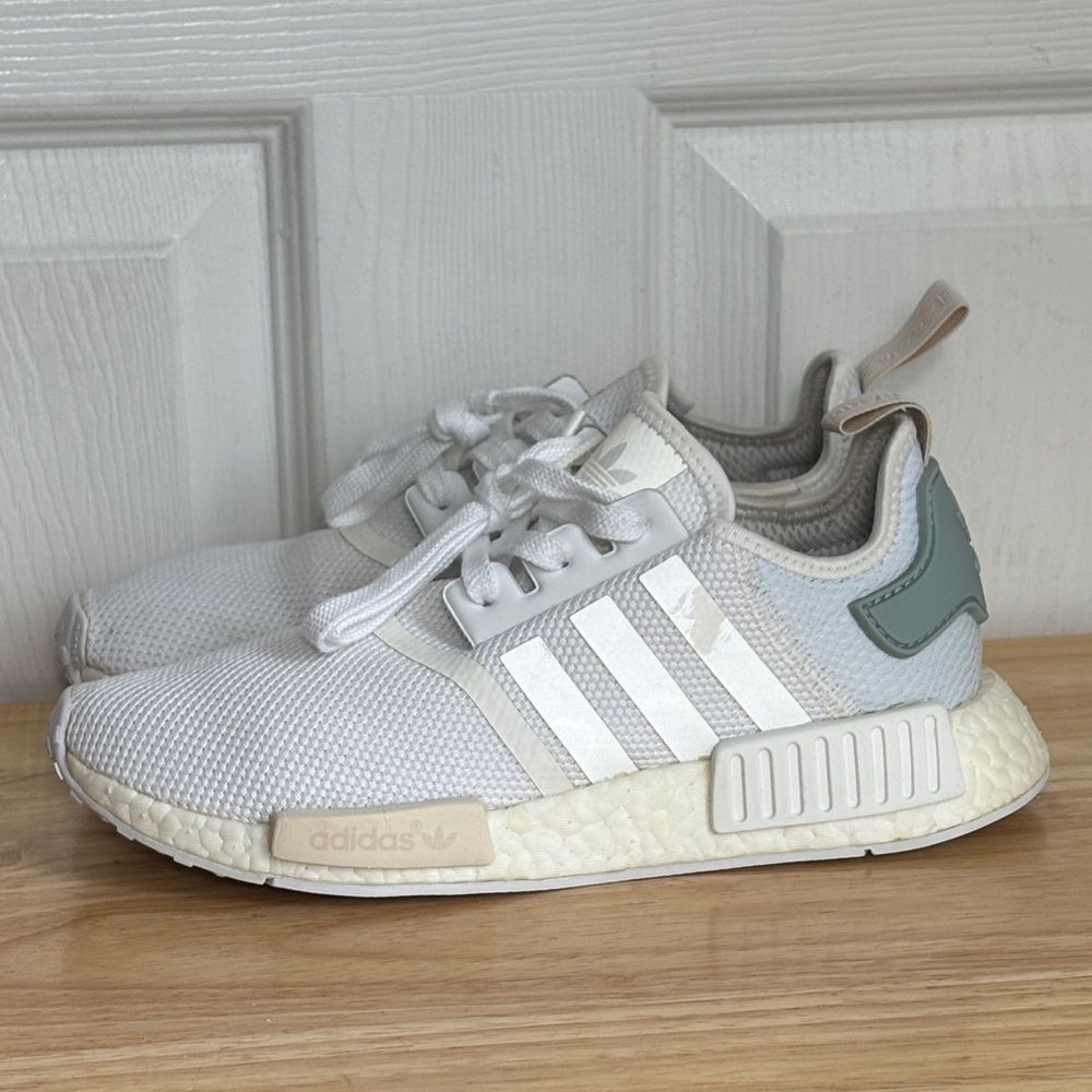 Adidas white NMD R1  029003 size 8 running shoes athletic comfort sneakers